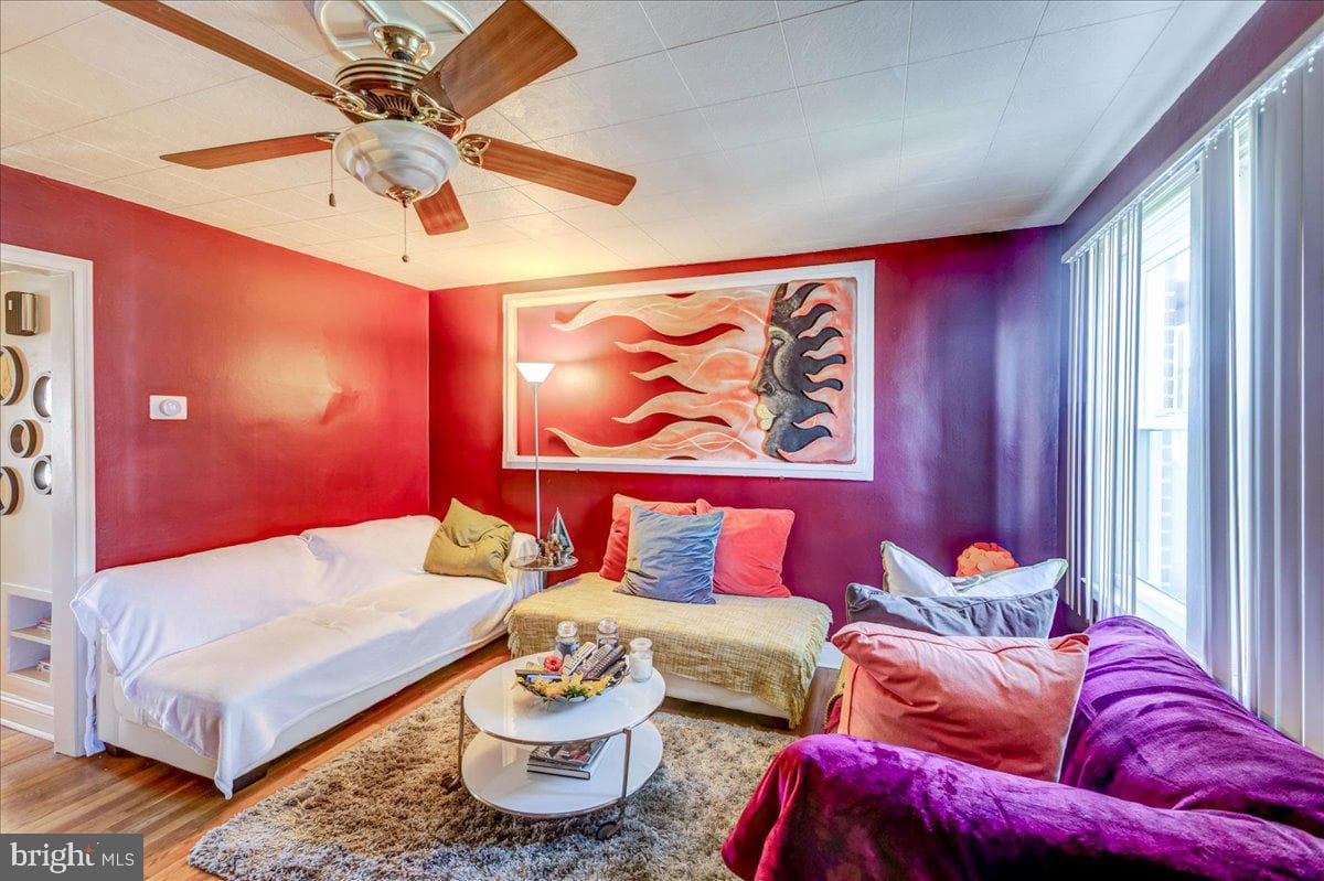 1071 Wilmington Avenue photo 4