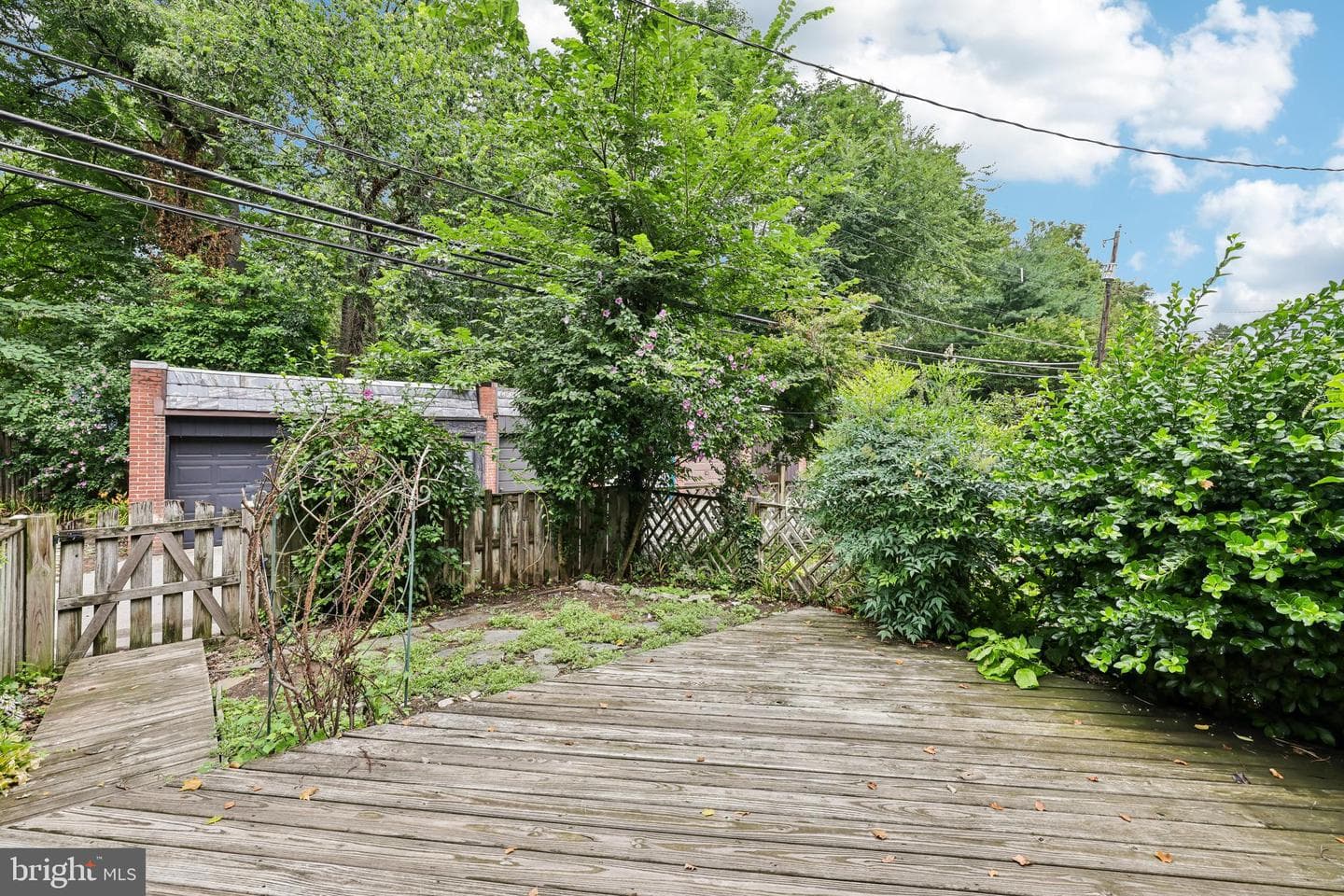 714 E Lake Avenue photo 33