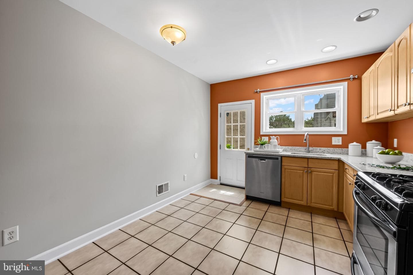 1125 Haubert Street photo 10