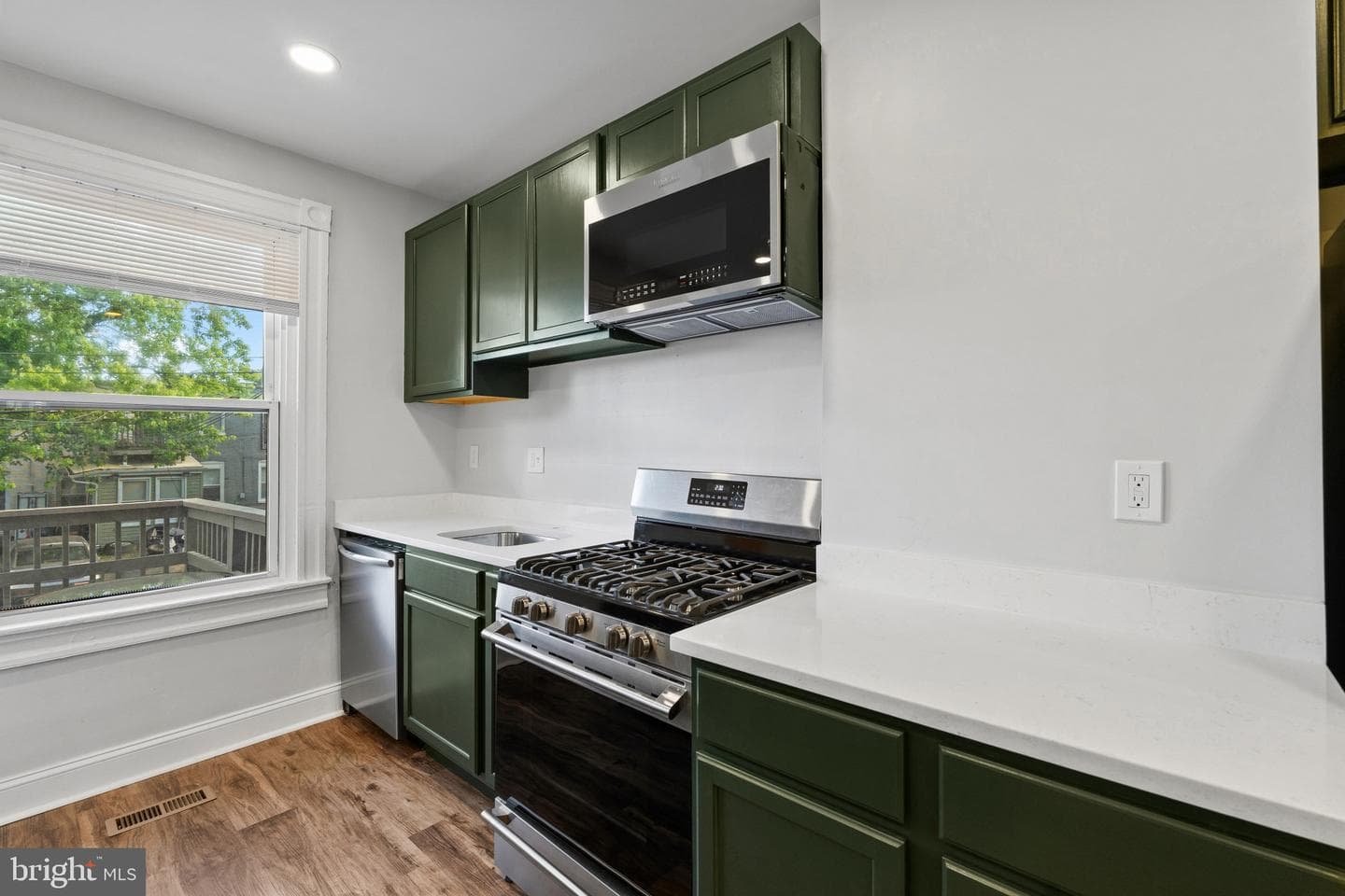 621 E 36th Street photo 13