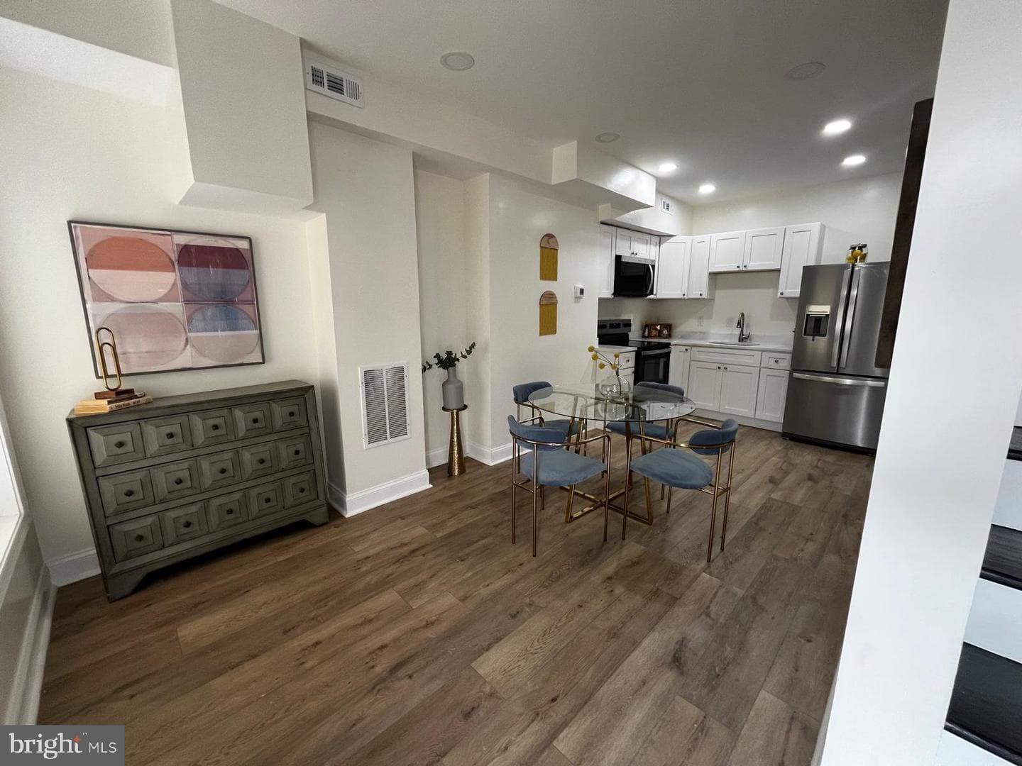 2720 E Biddle St photo 3