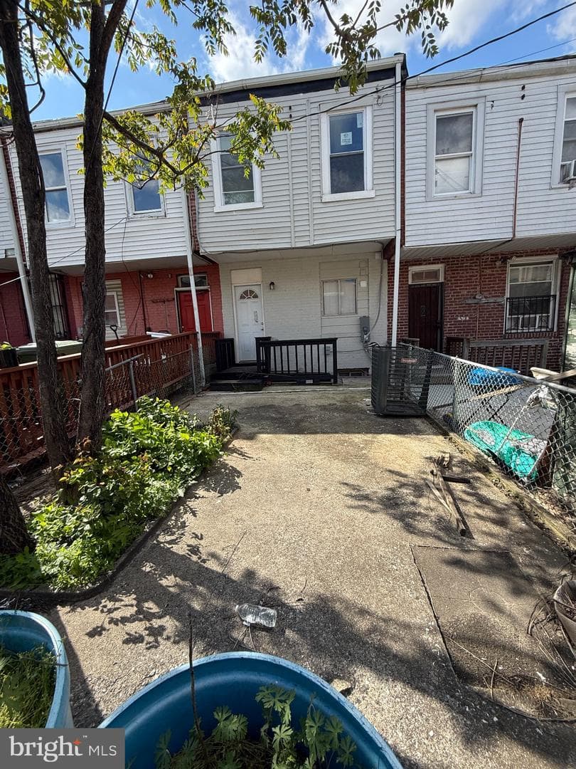 2720 E Biddle St photo 31