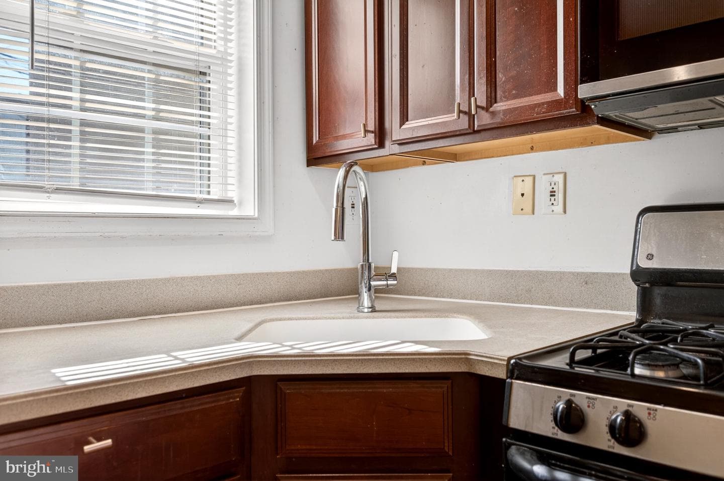 624 Wyeth Street photo 13
