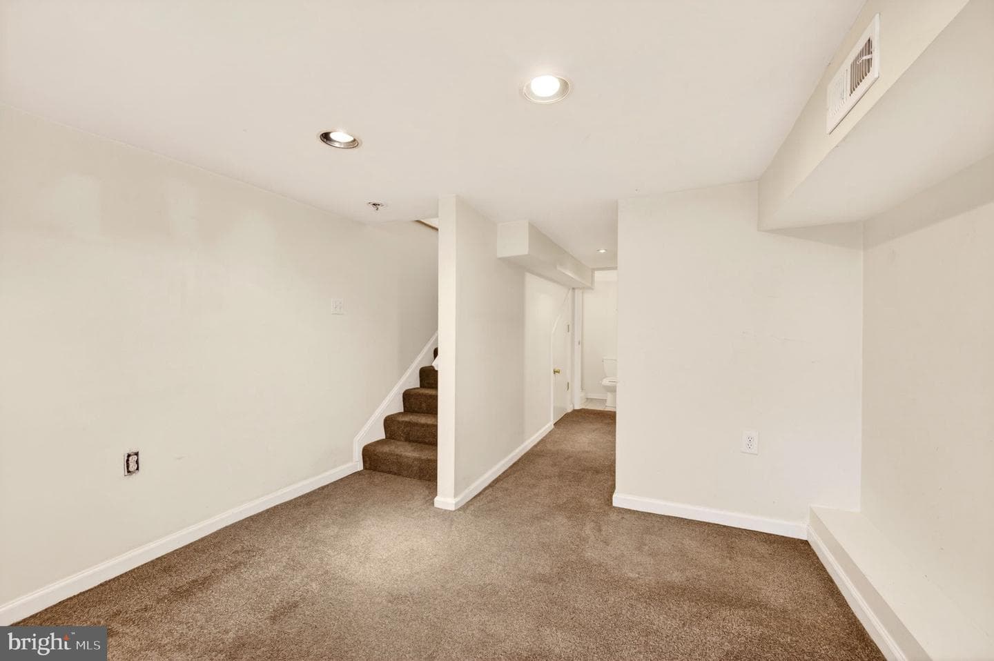 624 Wyeth Street photo 16