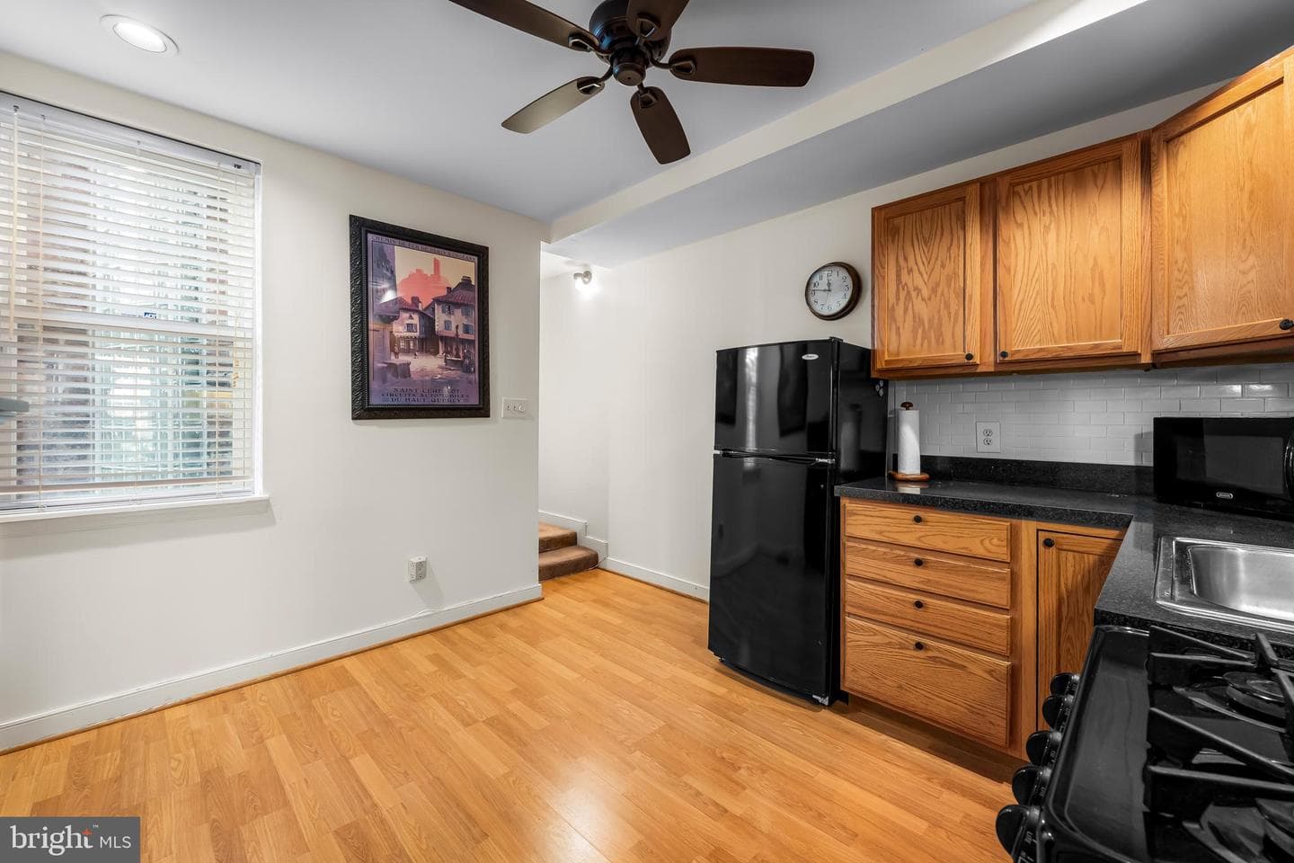 1807 Lancaster Street photo 41