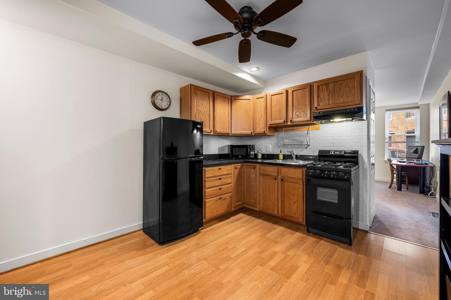 1807 Lancaster Street photo 42