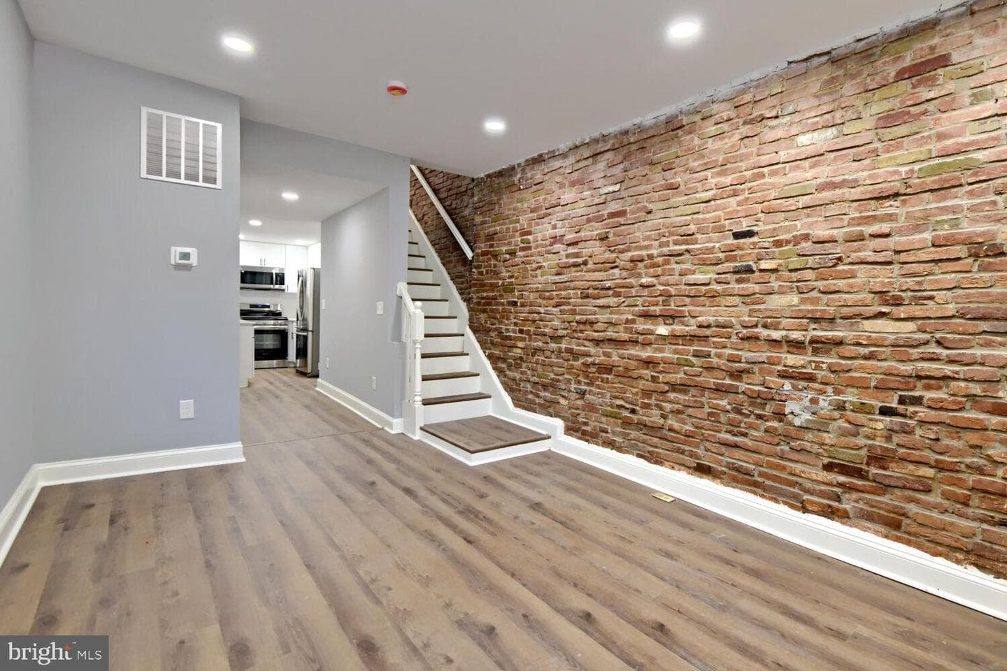 1245 W Lombard Street photo 6