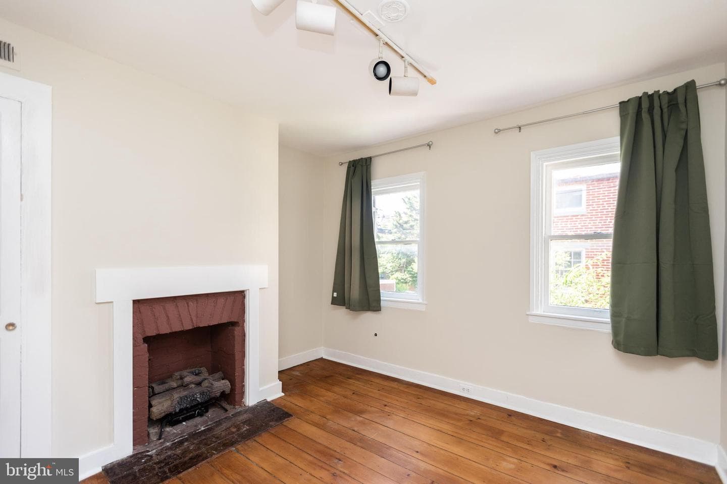 113 E Churchill Street photo 14