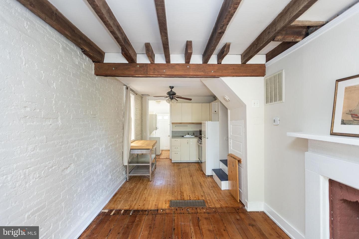 113 E Churchill Street photo 2