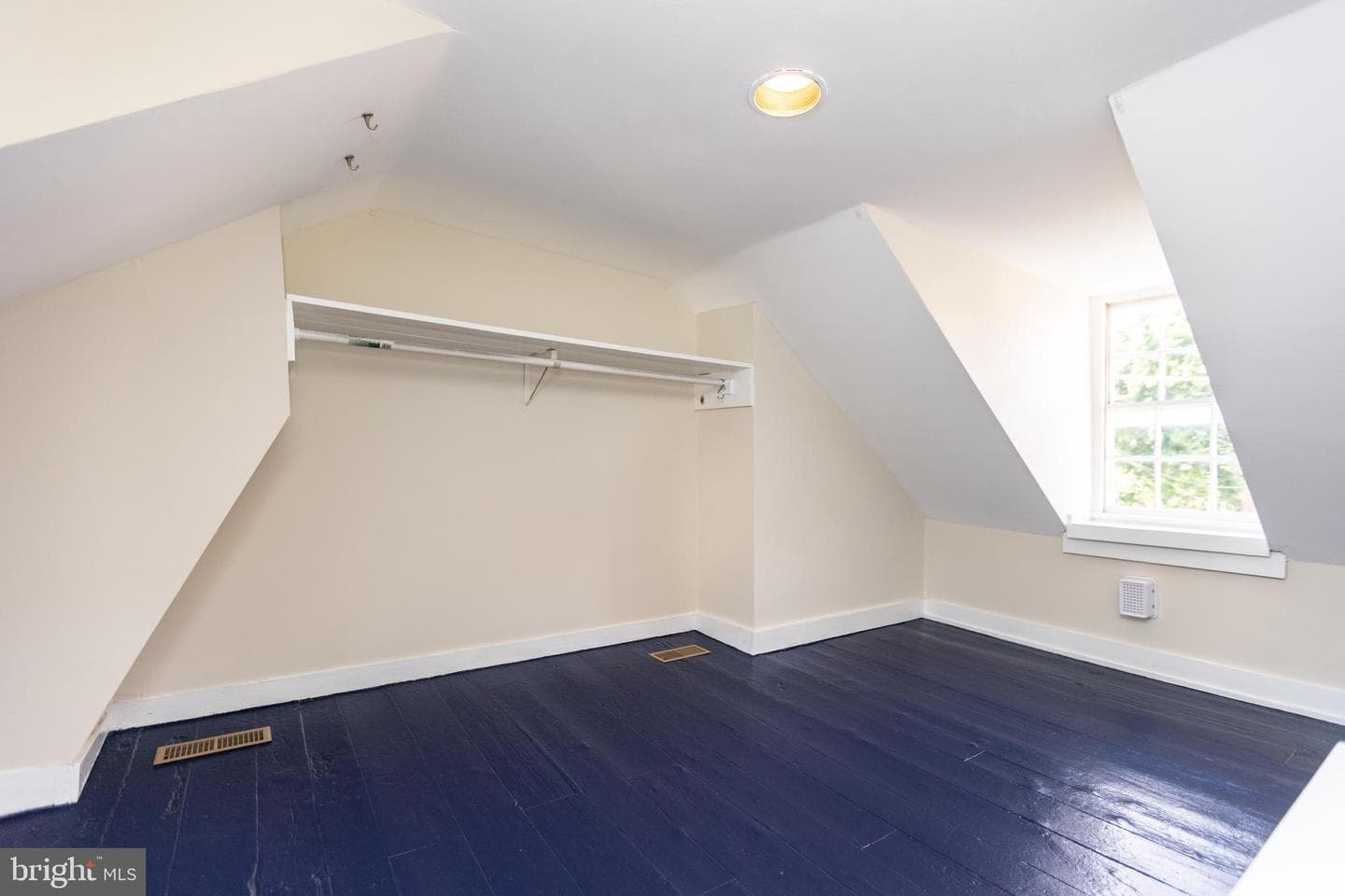 113 E Churchill Street photo 20