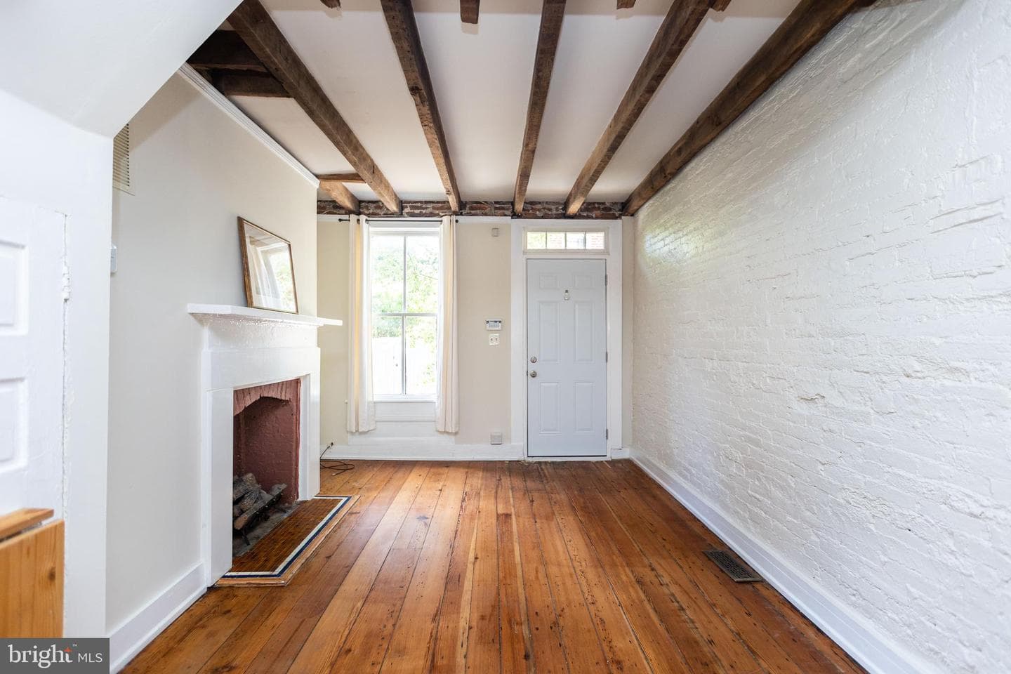113 E Churchill Street photo 4