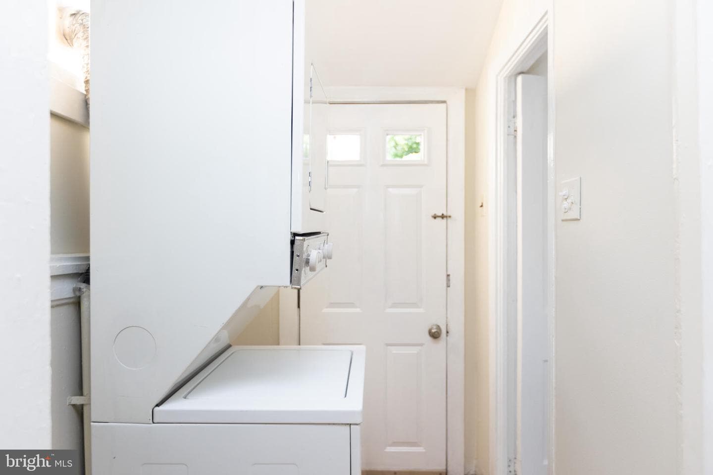 113 E Churchill Street photo 9