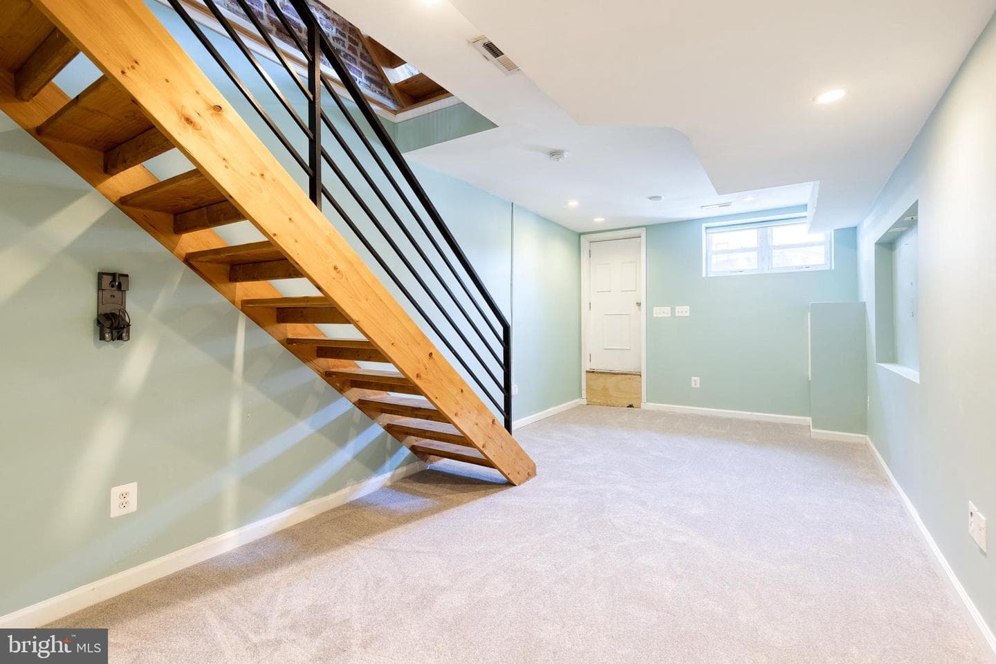 1309 Andre Street photo 32