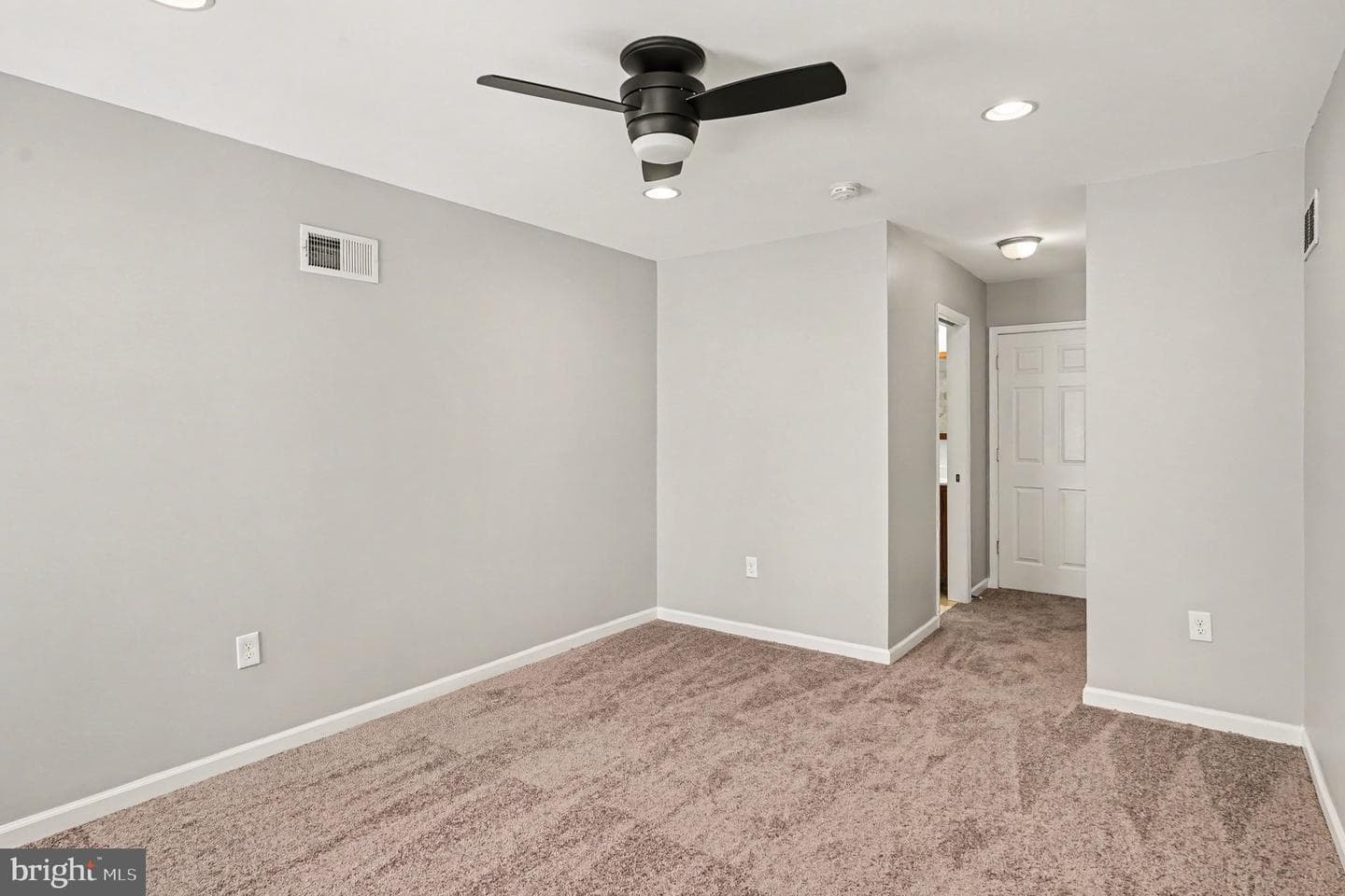 120 E Randall Street photo 17