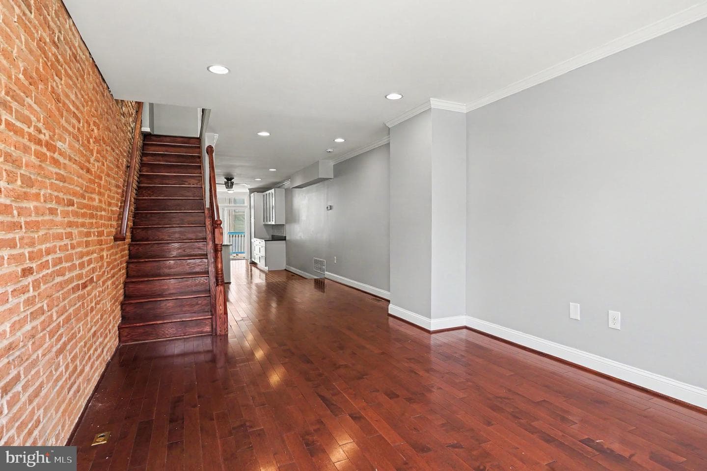 120 E Randall Street photo 6