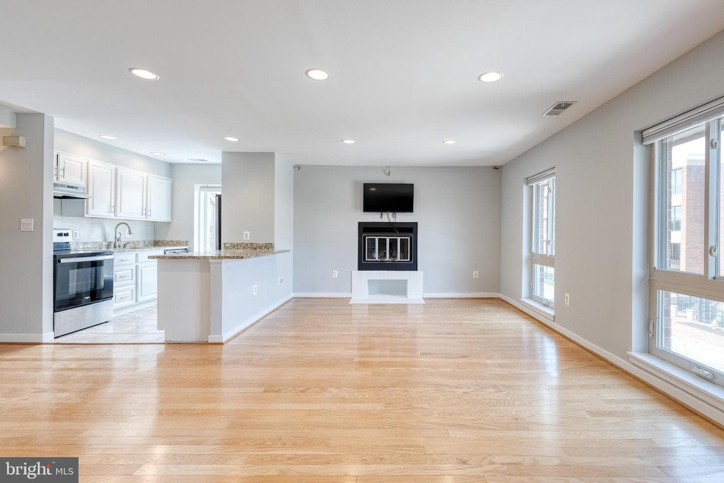 425 S Sharp Street #r 15 photo 4