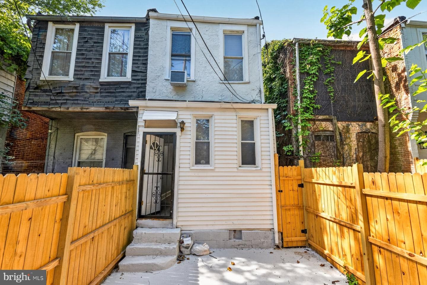 1910 W Fayette Street photo 26