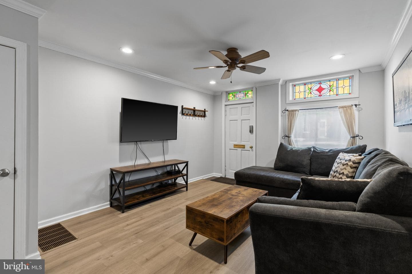 2223 Fleet Street photo 8