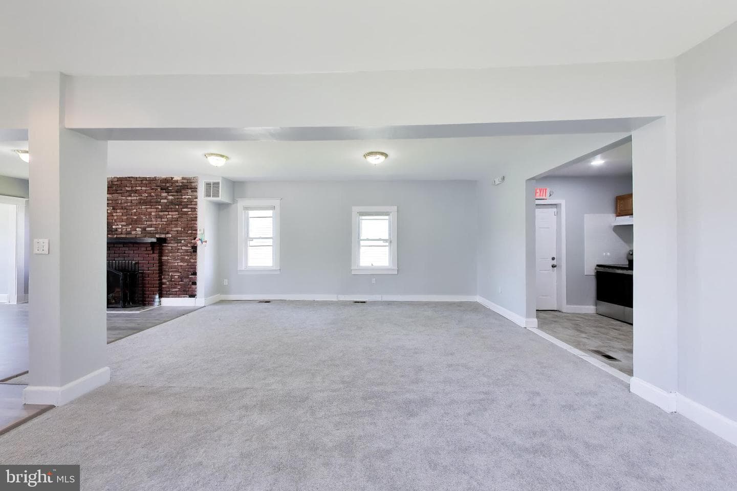 2702 Oakley Avenue photo 9