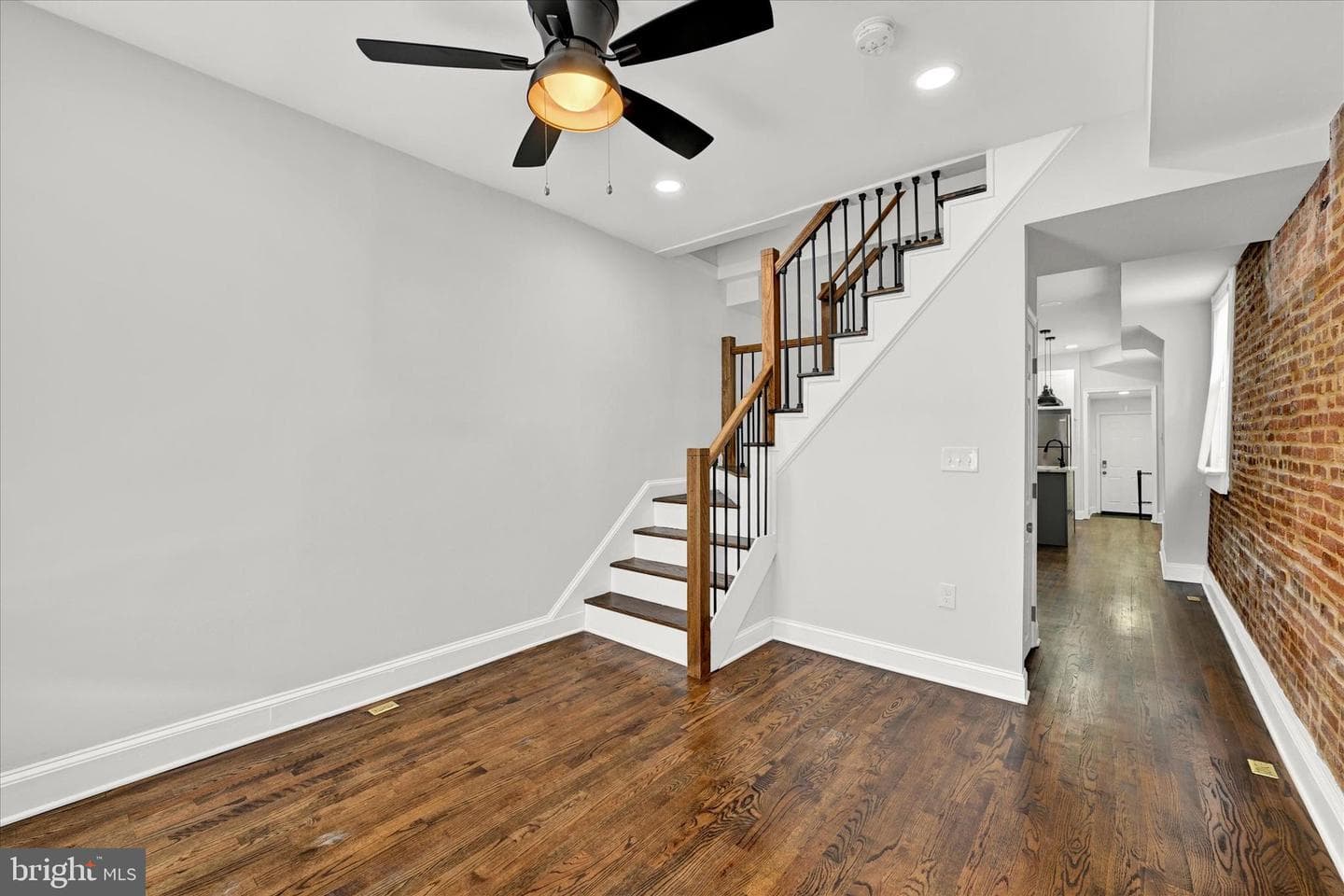 2 W Barney Street photo 4