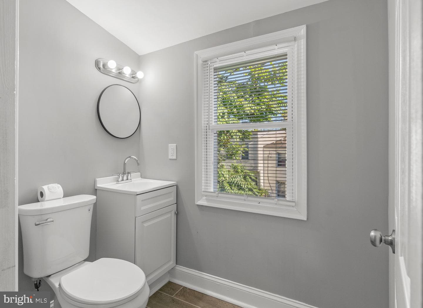1147 Sargeant Street photo 7