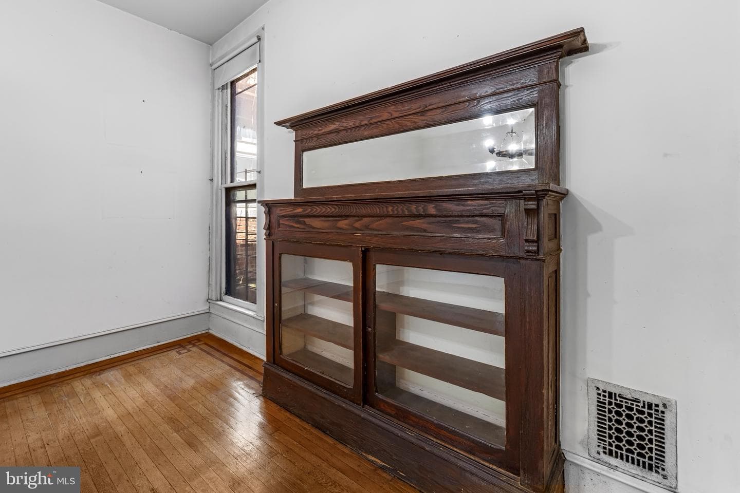 2503 Guilford Avenue photo 10