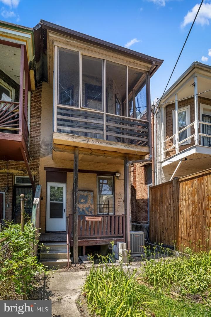 2503 Guilford Avenue photo 32
