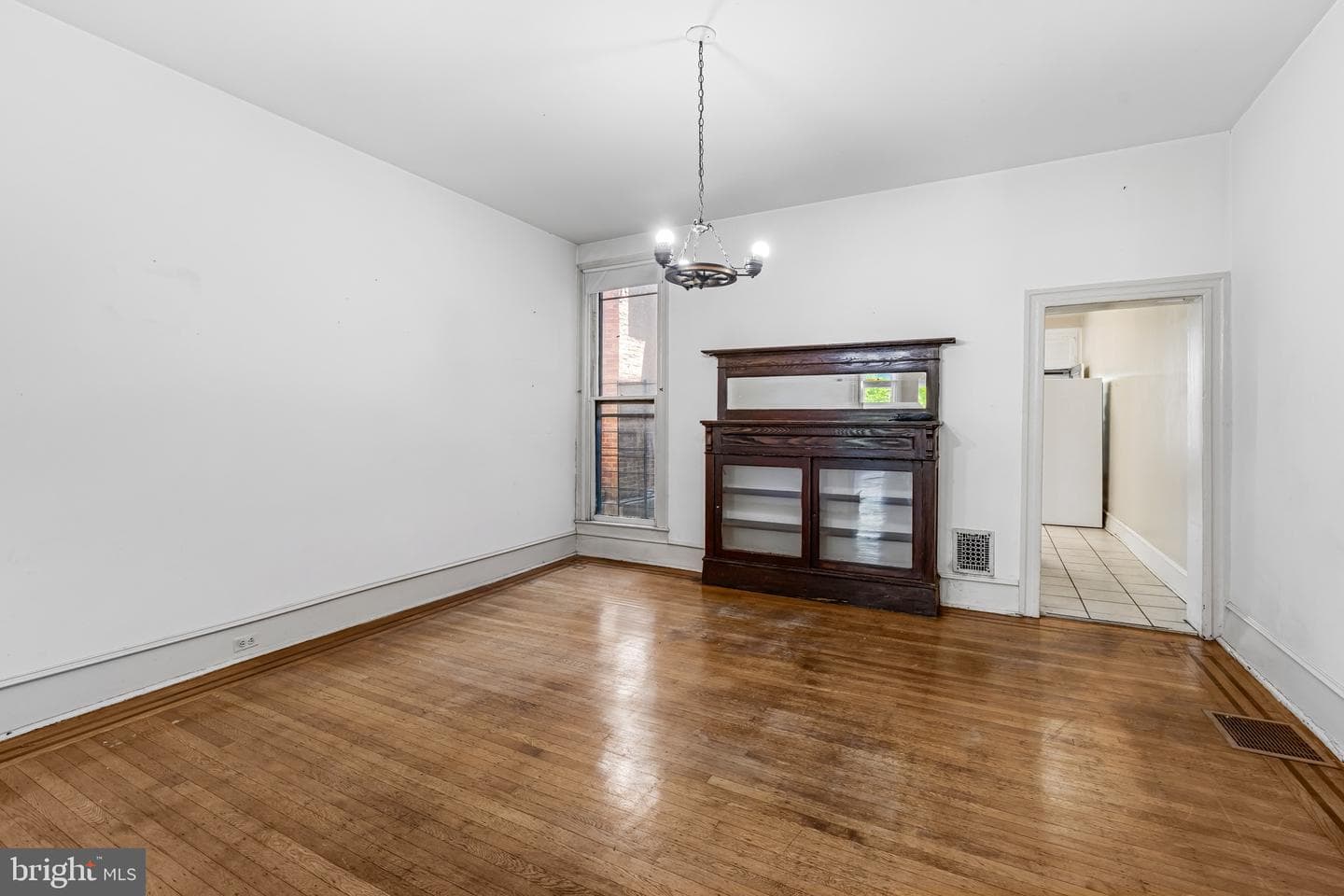 2503 Guilford Avenue photo 9
