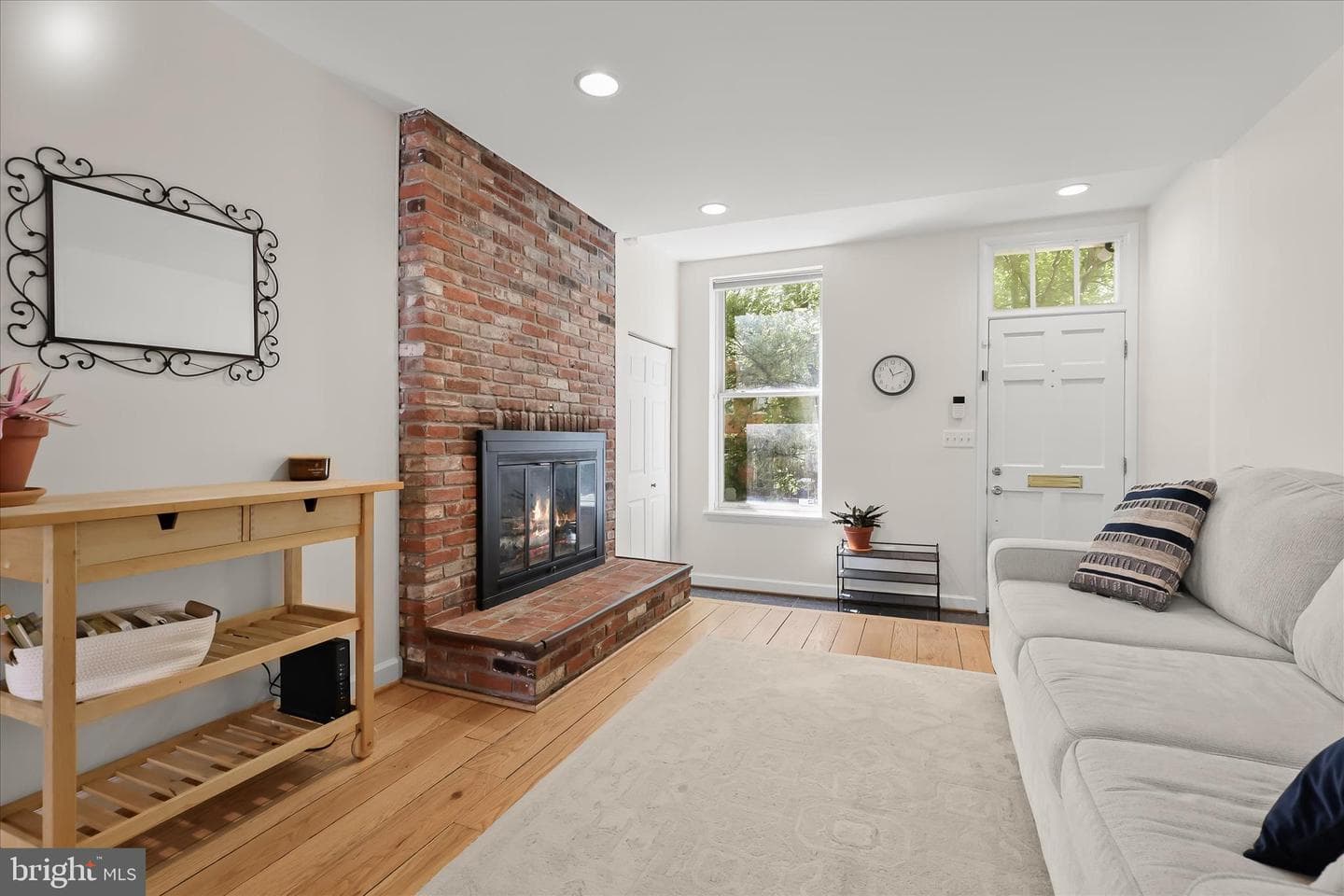 112 W Lee Street photo 7