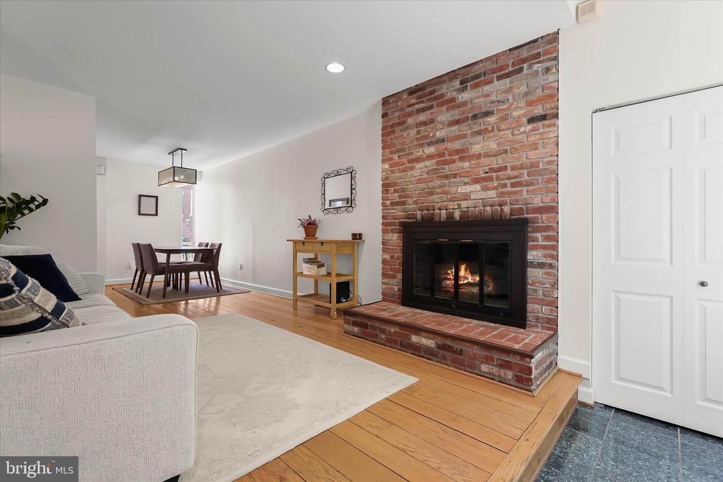 112 W Lee Street photo 8