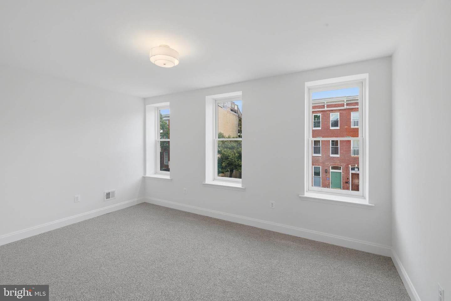 40 S Fulton Avenue photo 18