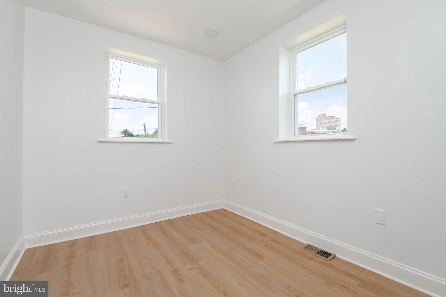 1300 W 37th Street photo 17