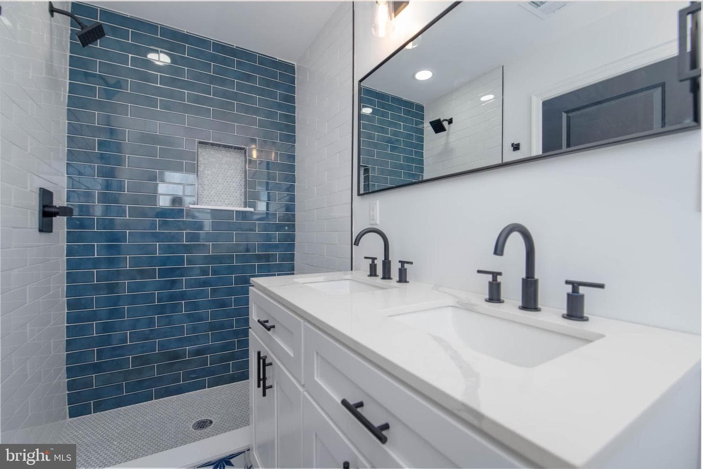 1300 W 37th Street photo 24