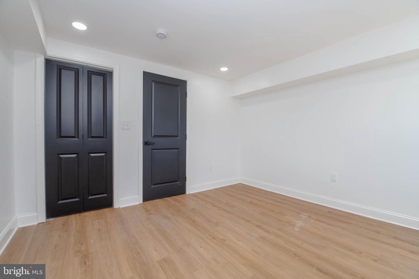 1300 W 37th Street photo 34