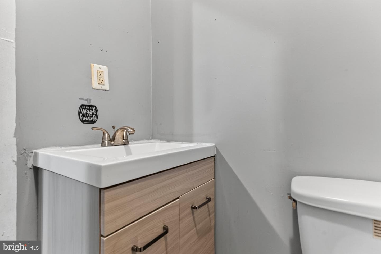 2036 Walbrook Avenue photo 10