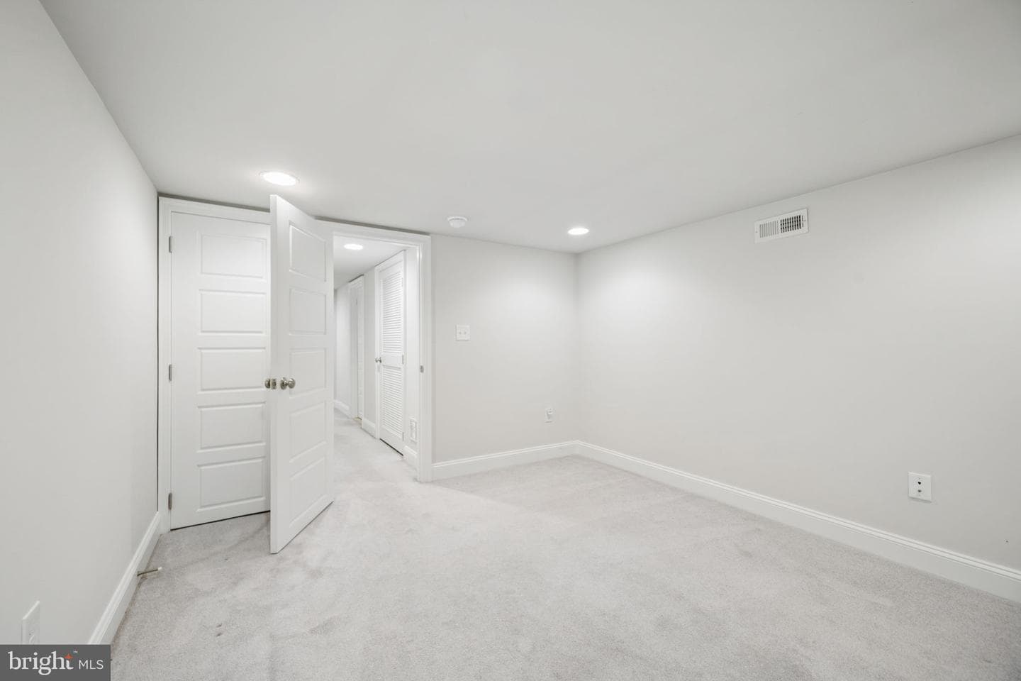 3134 Foster Avenue photo 47