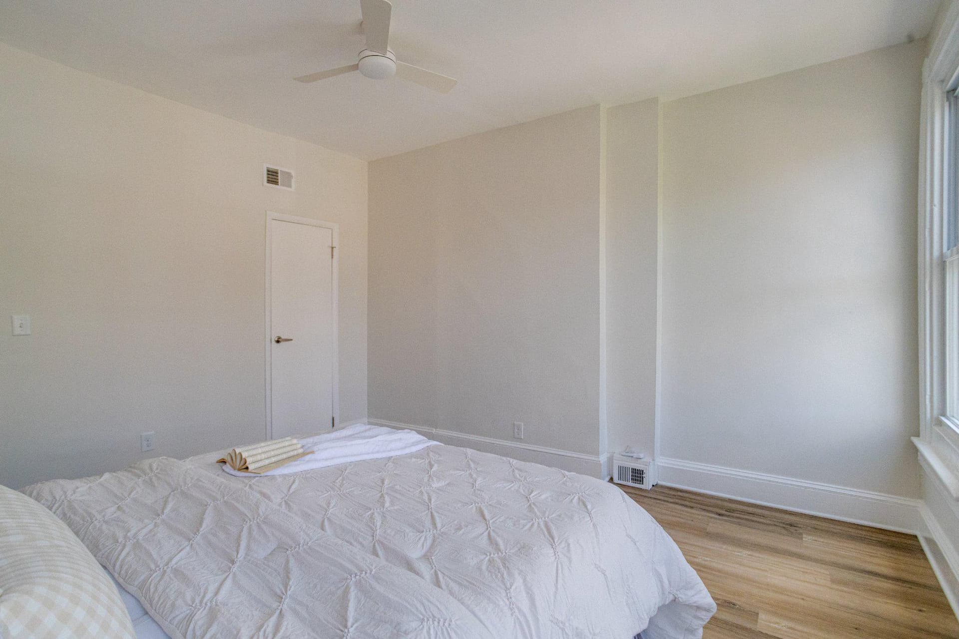 309 E 23rd Street photo 25