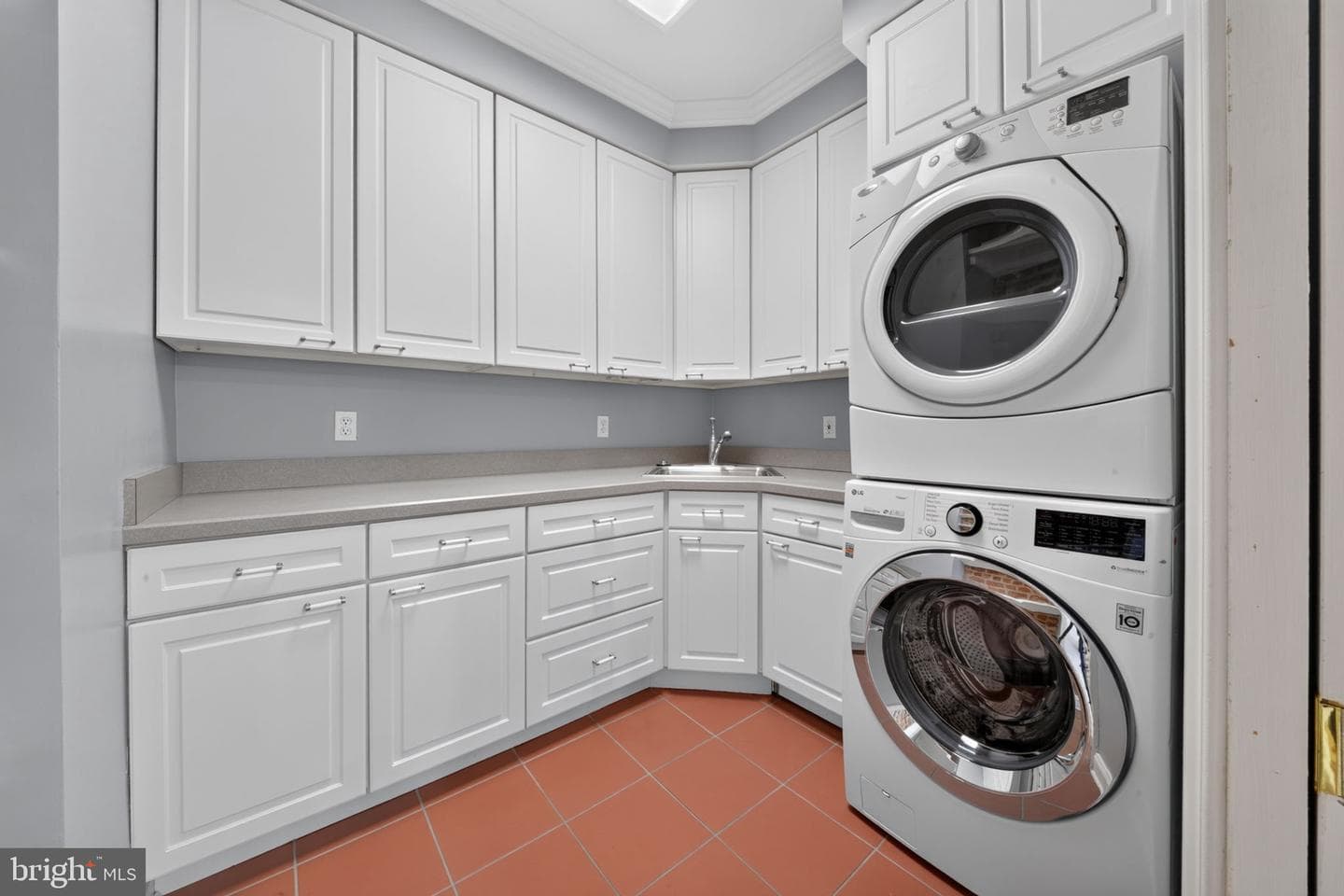 2932 Dillon Street photo 20