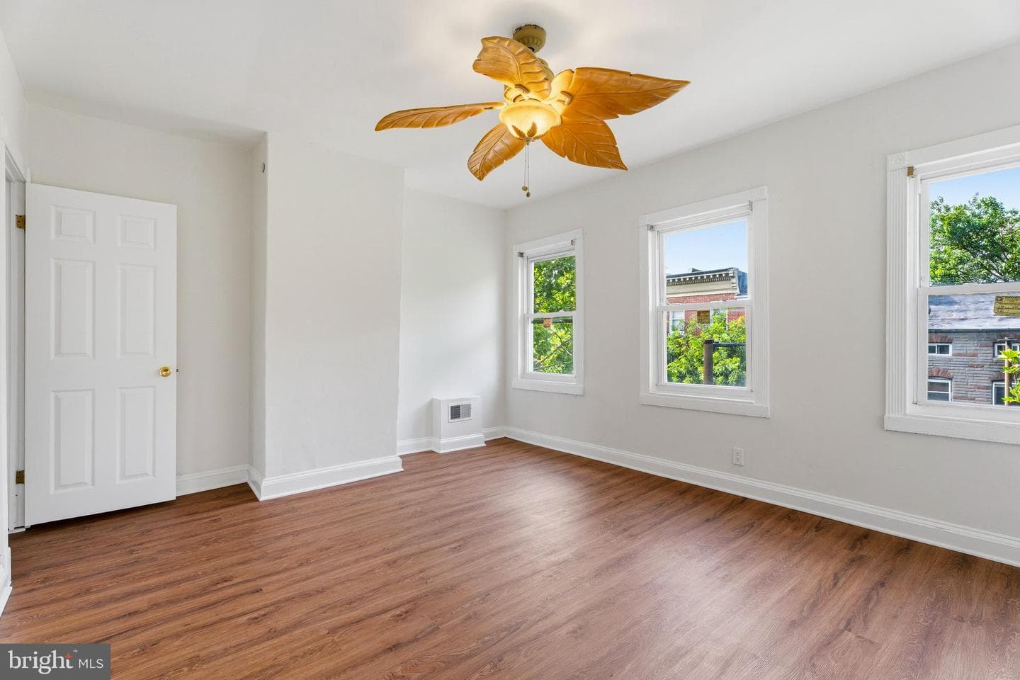 877 W Lombard Street photo 24