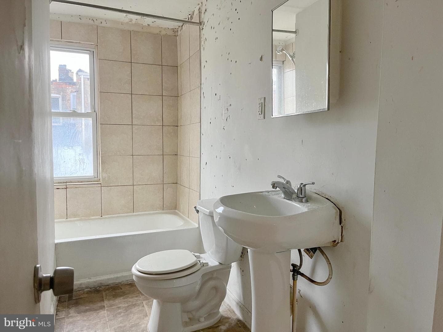 2452 Etting Street photo 5