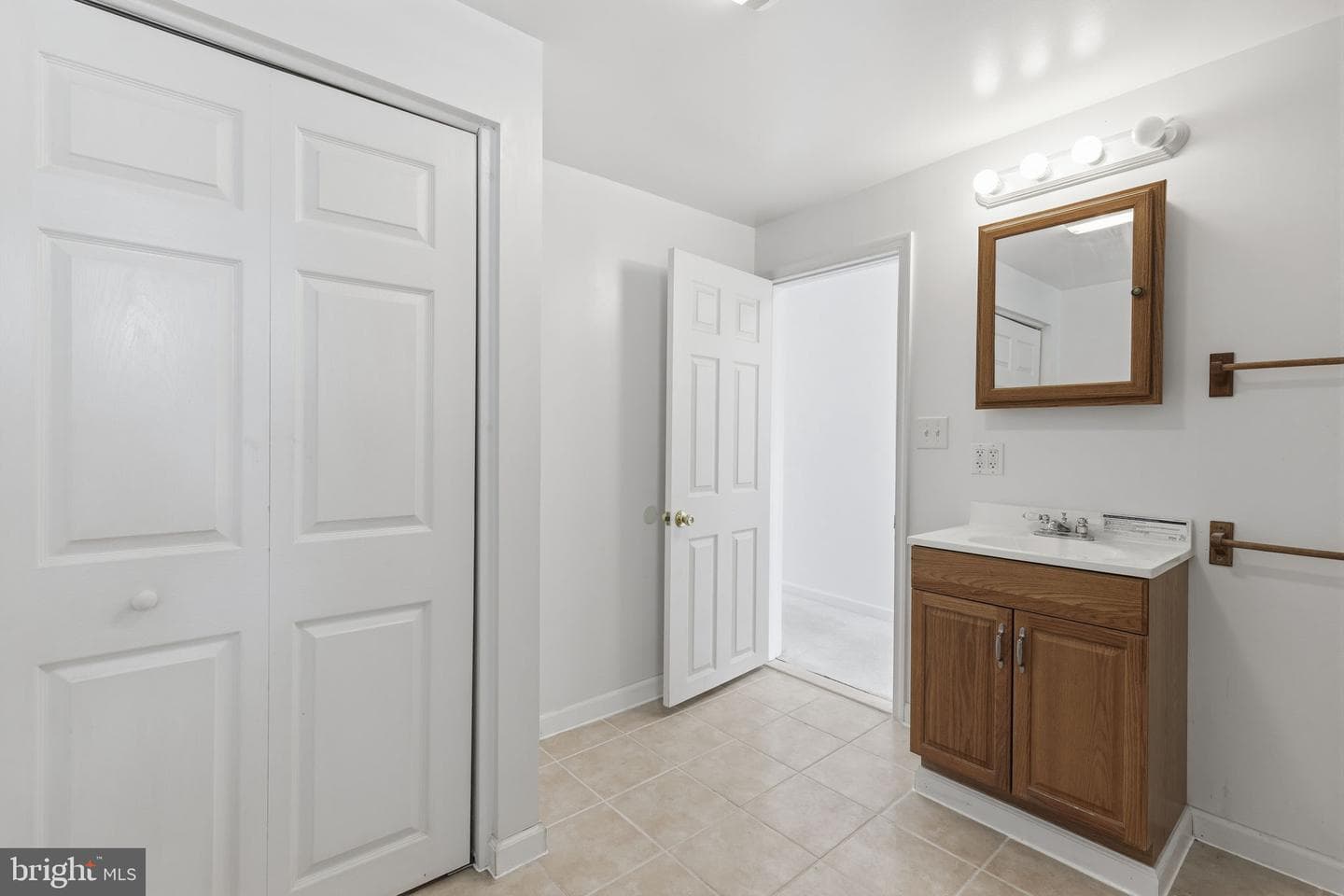 1311 N Broadway photo 13