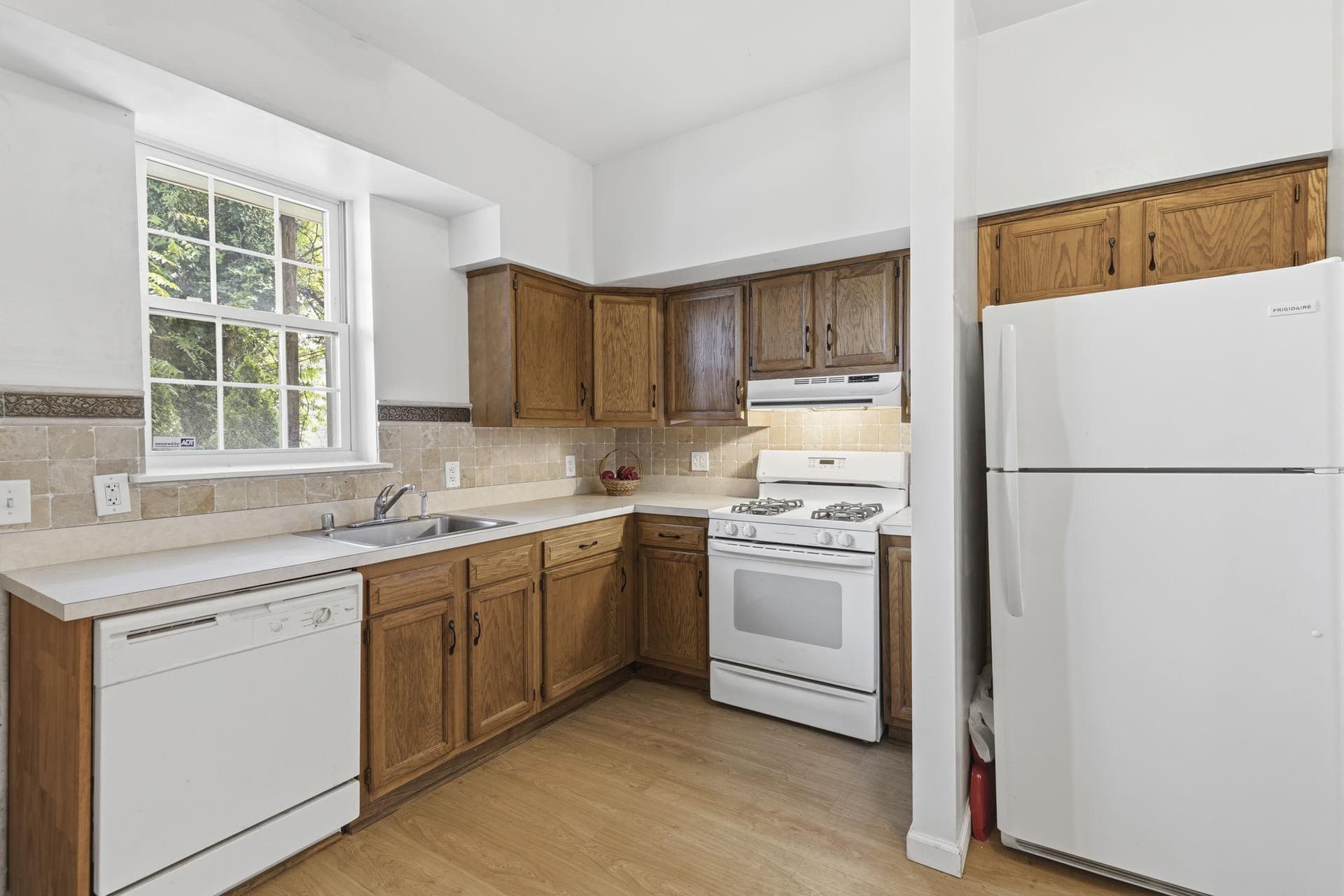 1311 N Broadway photo 6
