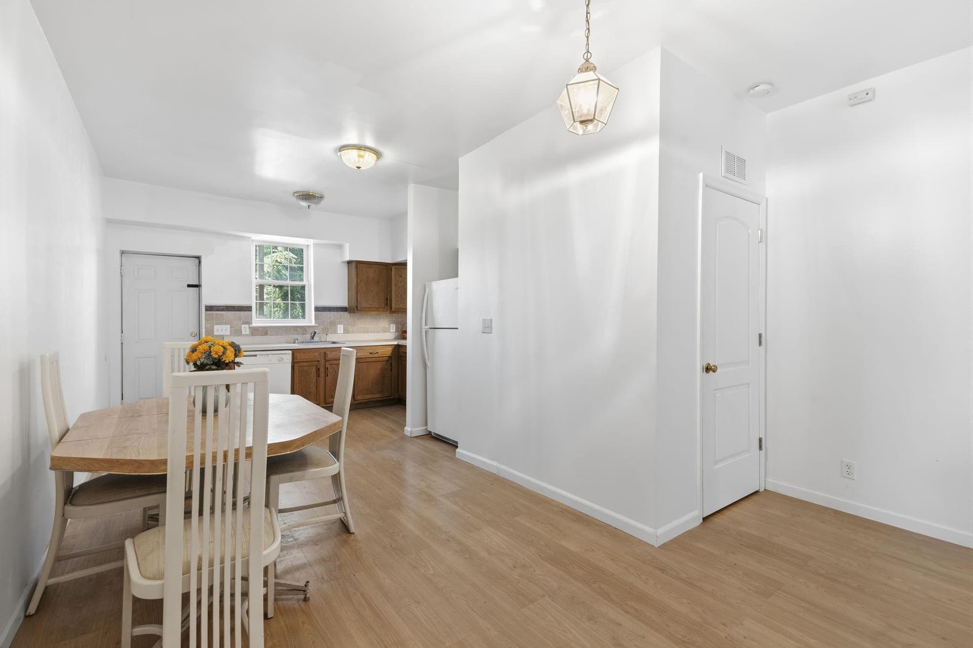 1311 N Broadway photo 7