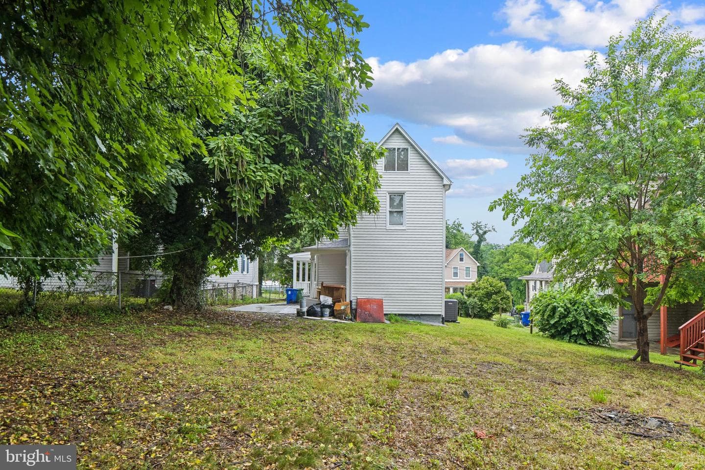 519 Rossiter Avenue photo 3