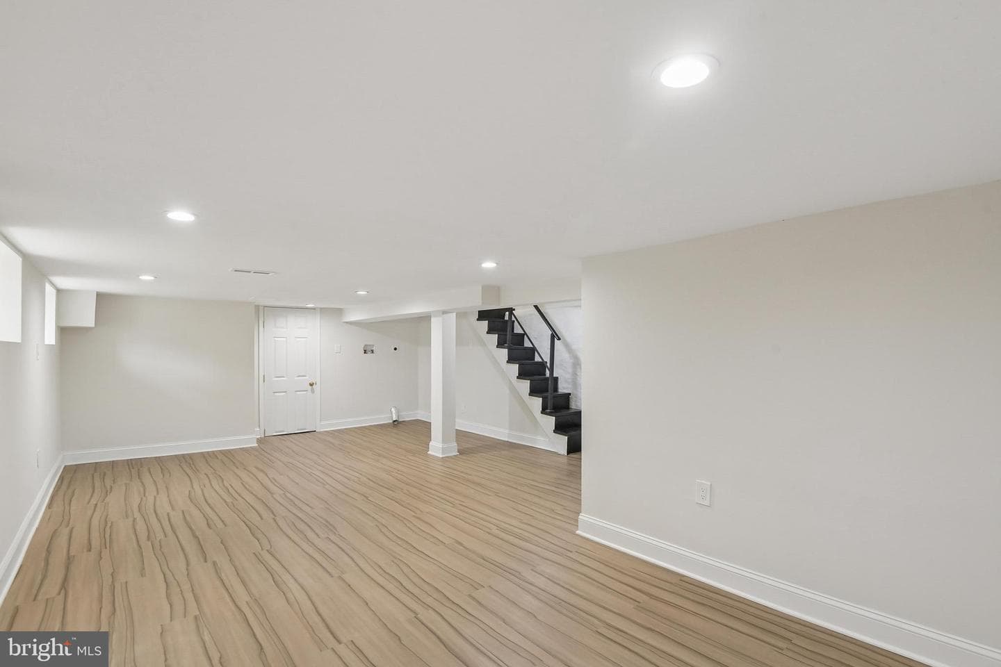 519 Rossiter Avenue photo 36