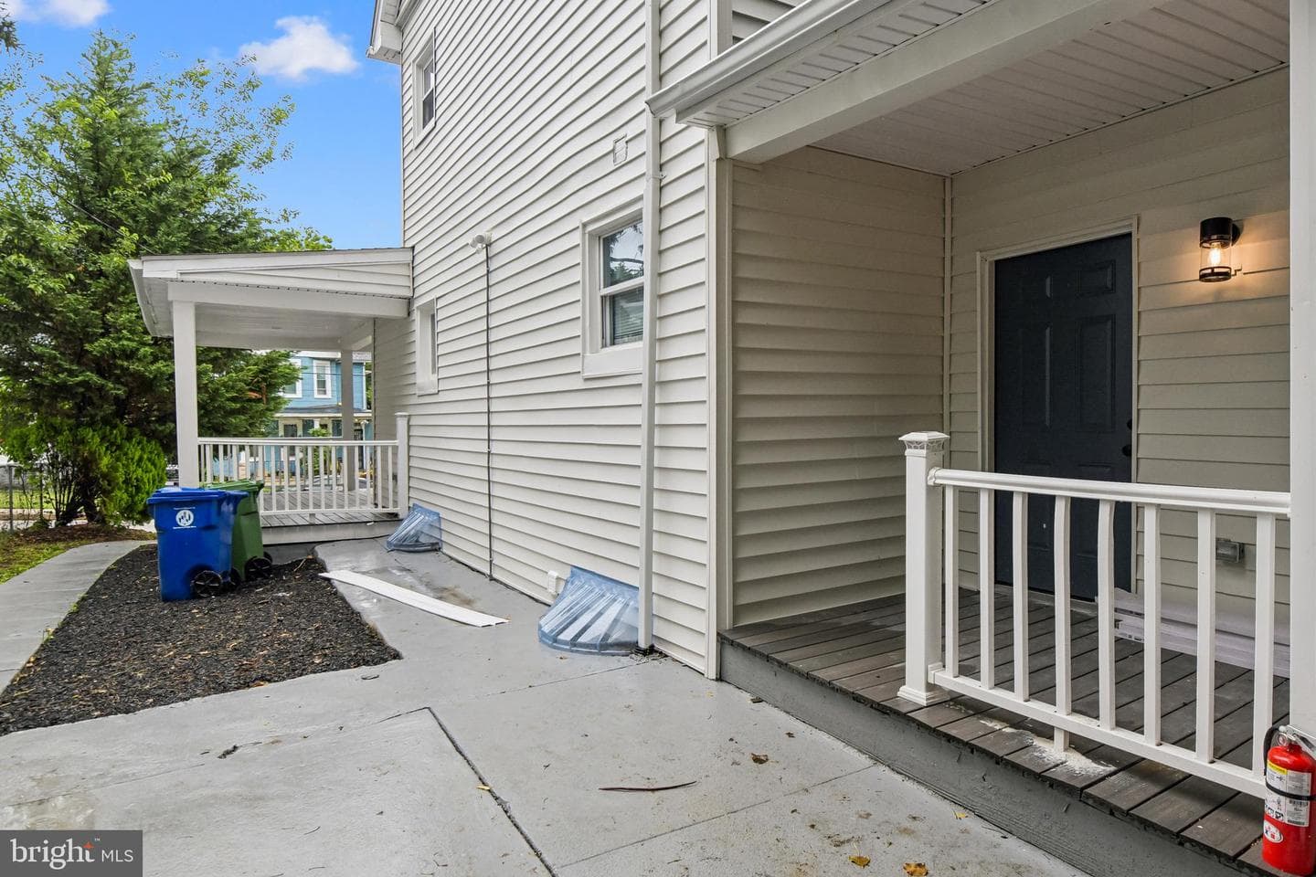 519 Rossiter Avenue photo 4