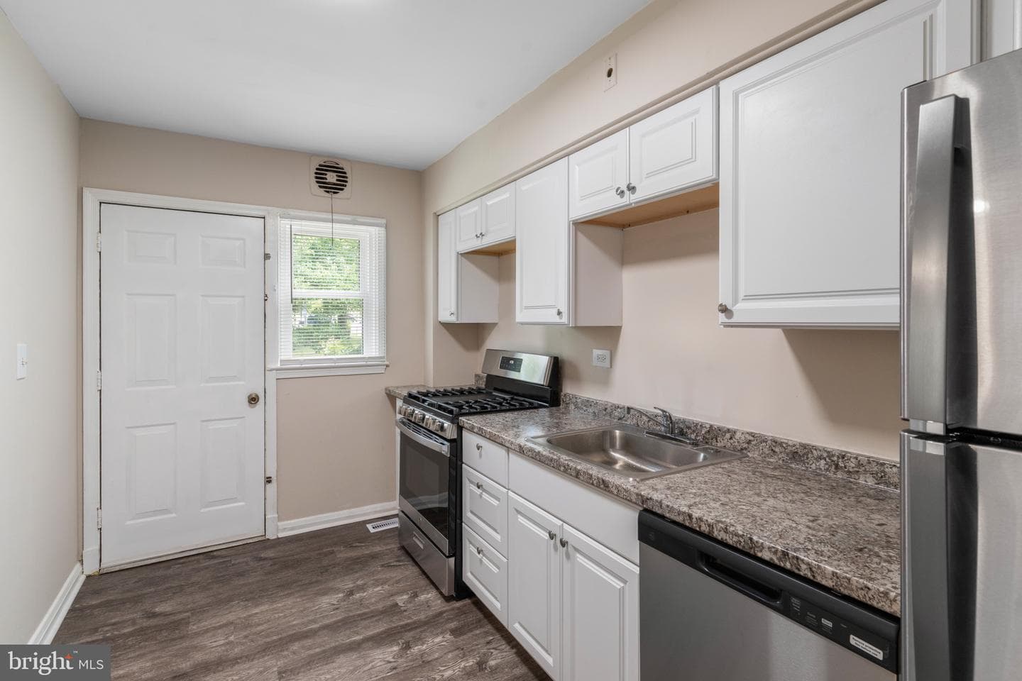 6023 Chinquapin Parkway photo 11