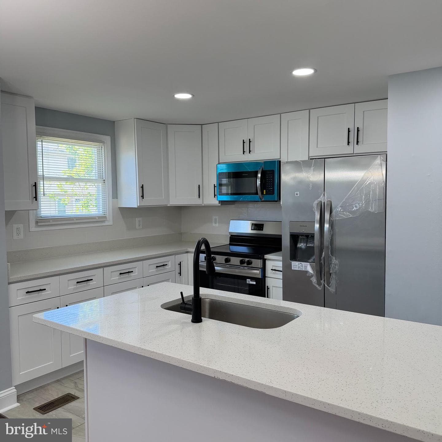 1214 N Woodyear Street photo 6