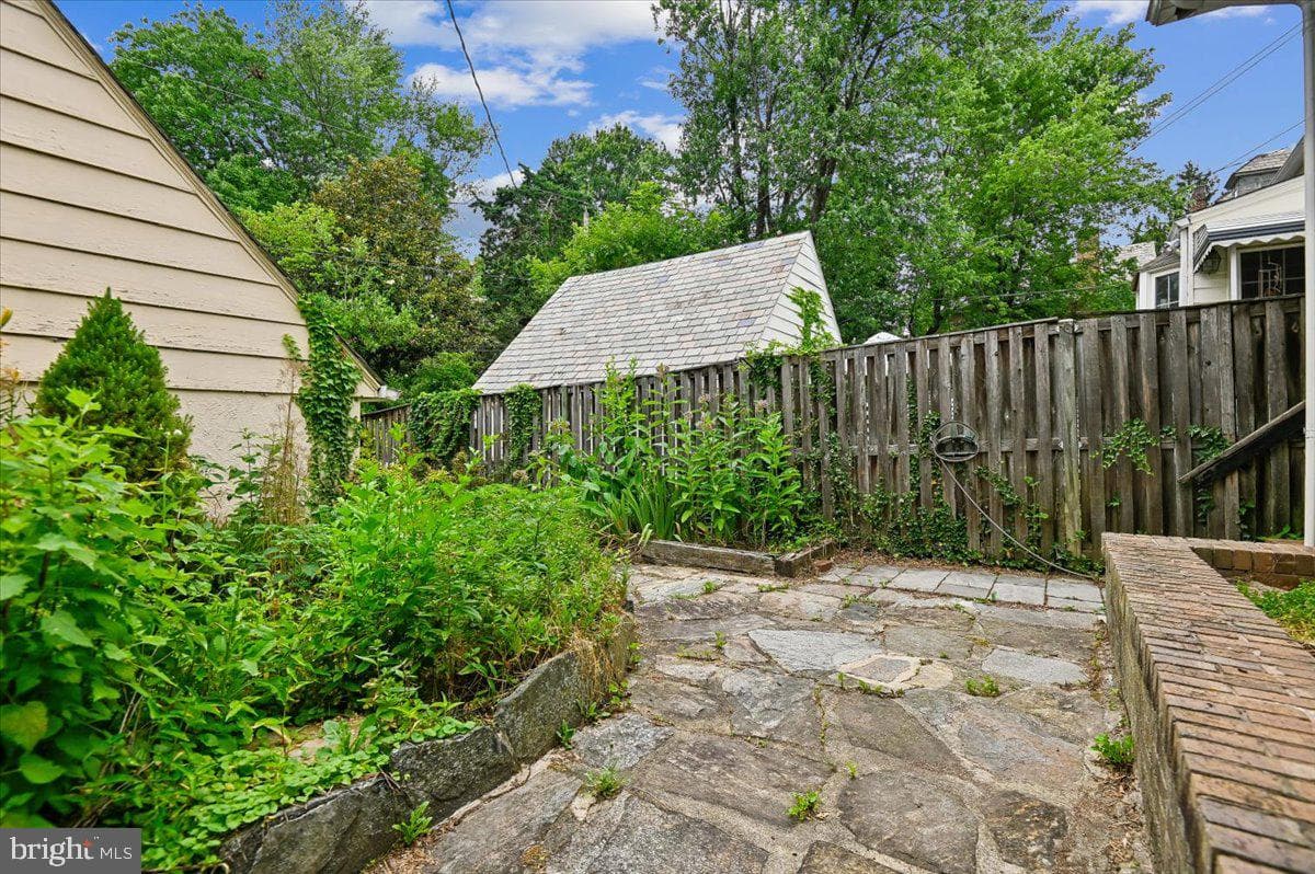 3910 Greenmount Avenue photo 43