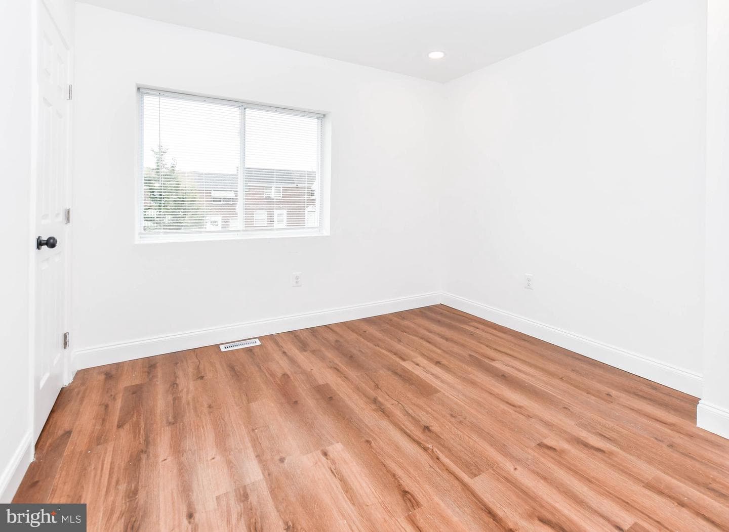 3826 10th Street photo 22